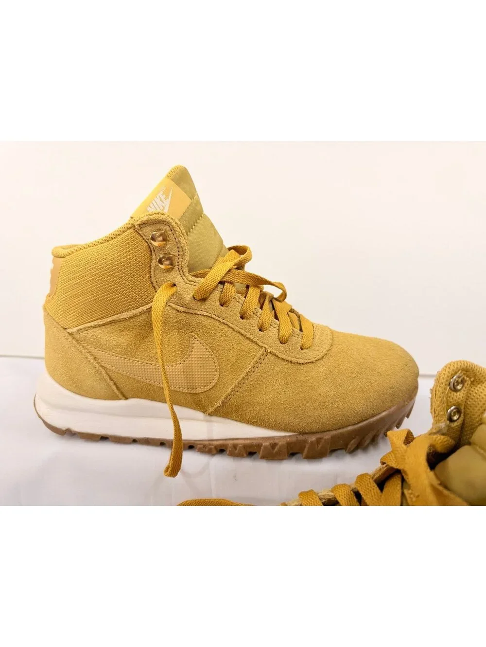 Nike Hoodland Suede Haystack Boots Gum Light Brown 654888-727 | Men's Size 8